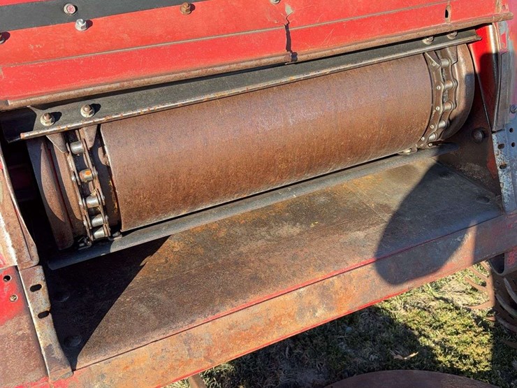 international-1660-combine-image-38