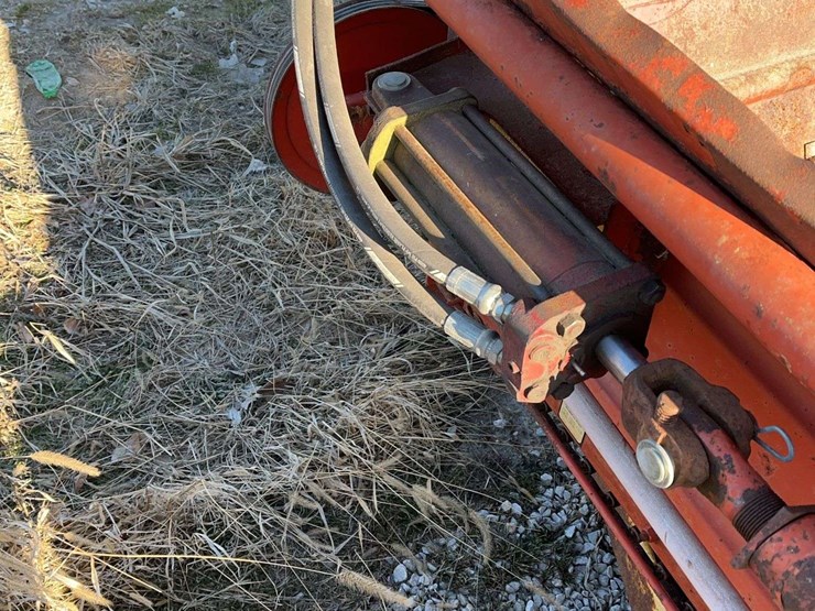 new-holland-512-image-13