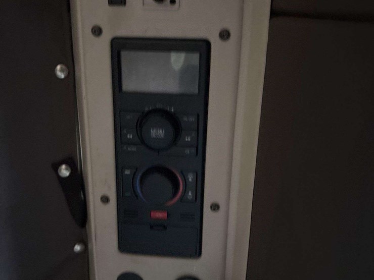 2017-volvo-vnl-760-t/a-sleeper-cab-truck-tractor-image-33