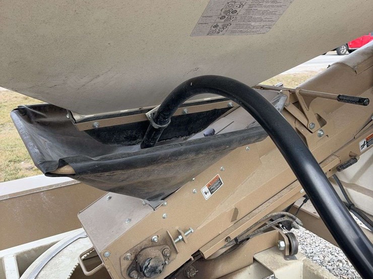 2018-unverferth-2755-seed-tender,-tandem-axle,-roll-tarp,-talc-inductor,-corded-remote,-good-shape,-honda-engine,-just-upgraded-to-a-triple-axel,-field-ready-image-9