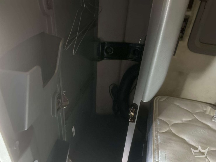 2018-volvo-vnl-760-t/a-sleeper-cab-truck-tractor-image-41