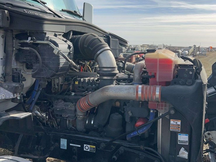 2017-peterbilt-579-image-21