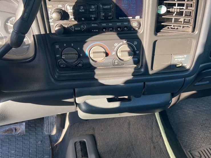 2000-chevrolet-2500-image-15