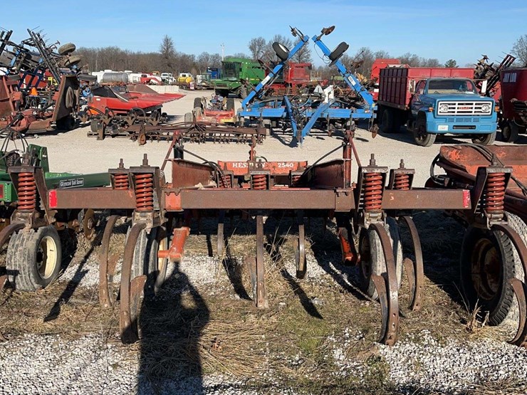 hesston-2540-image-5