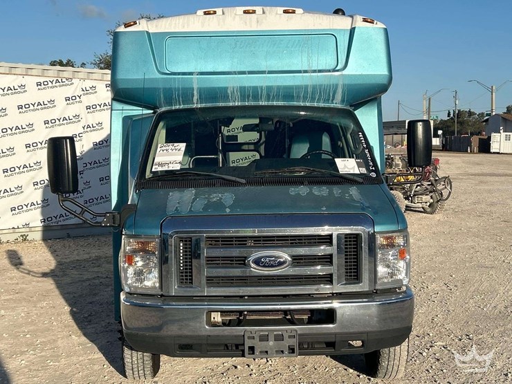 2019-ford-e450-image-32