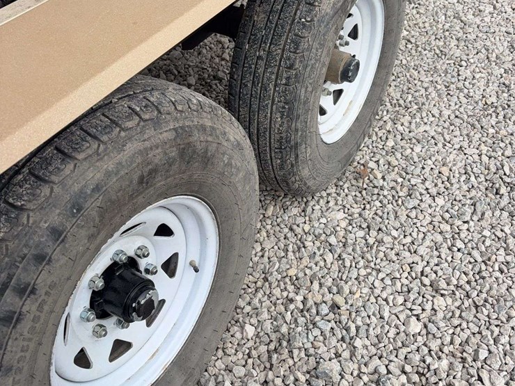 2018-unverferth-2755-seed-tender,-tandem-axle,-roll-tarp,-talc-inductor,-corded-remote,-good-shape,-honda-engine,-just-upgraded-to-a-triple-axel,-field-ready-image-11