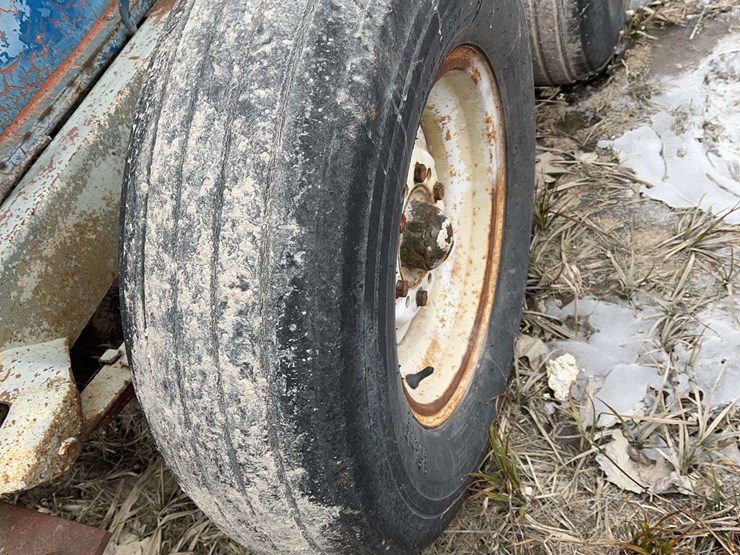 1200-gallon-aluminum-tank-on-tandem-axle-frame,-hauled-fresh-water-last-5-years-image-8
