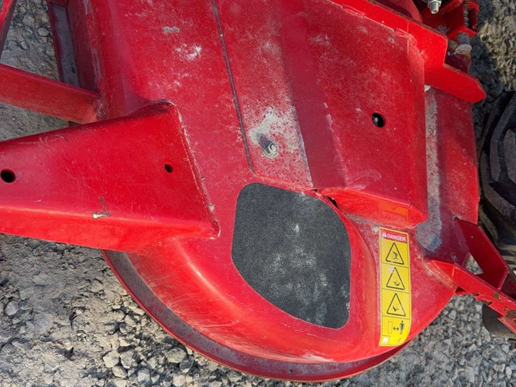 1723e-massey-ferguson-utility-tractor-with-loader,-60"-mower-deck,-new-tac-meter,-unknown-hours-image-13