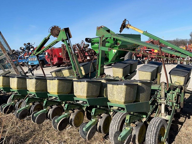 john-deere-12-image-4