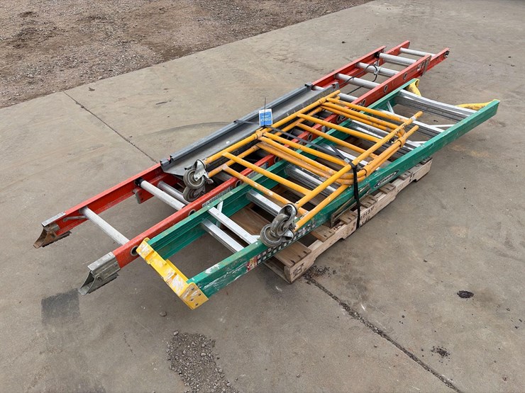assortment-of-ladders-&-drywall-scaffolding-image-1