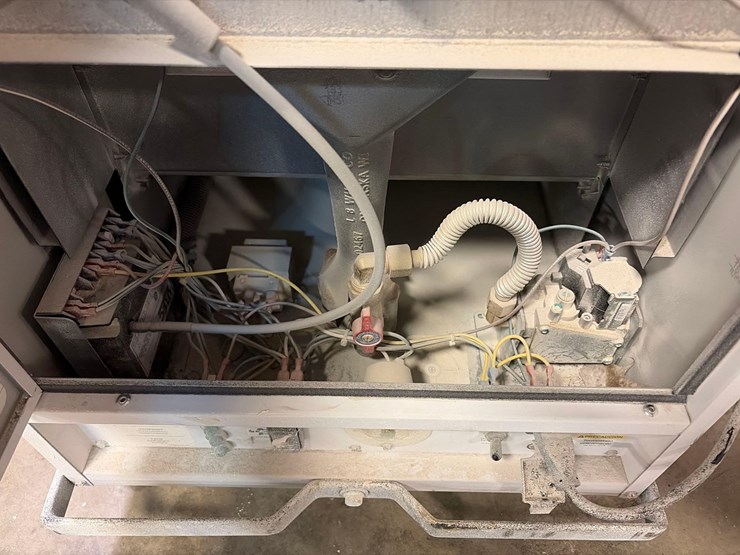 l.b.-white-premier-170-df-portable-heater-image-8