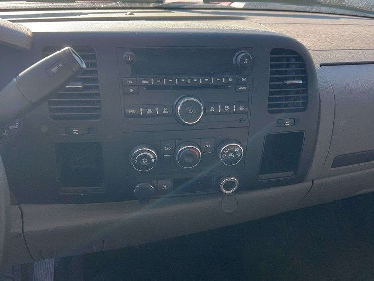 2011-chevrolet-1500-image-14