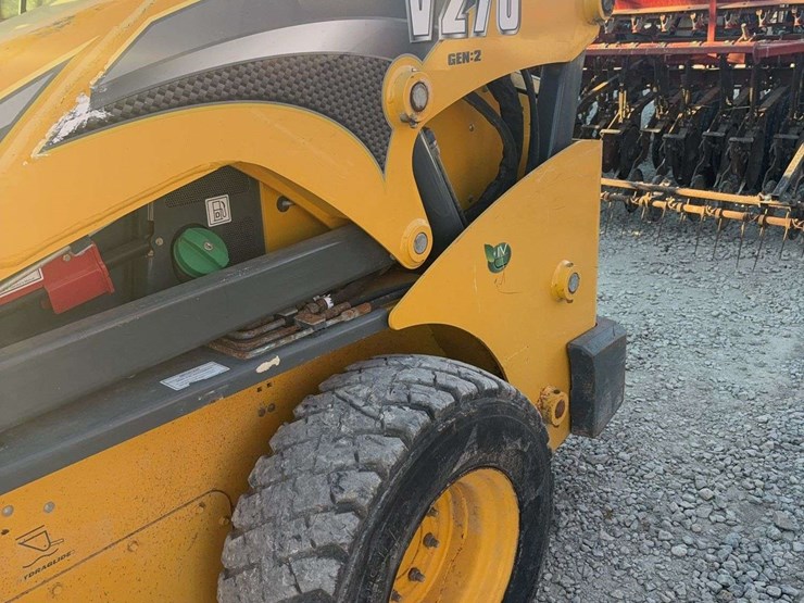 2015-gehl-v270-image-9