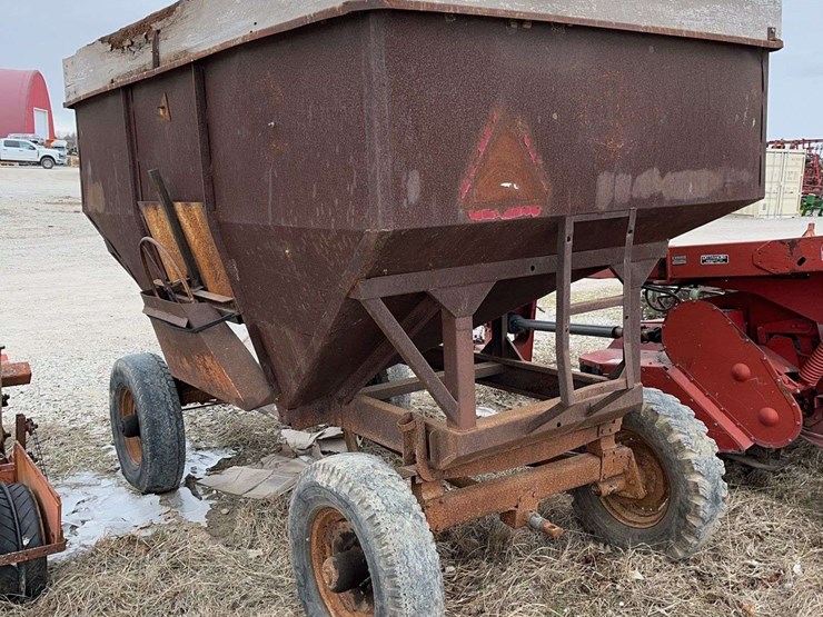 e-z-trail-220-gravity-wagon-image-5