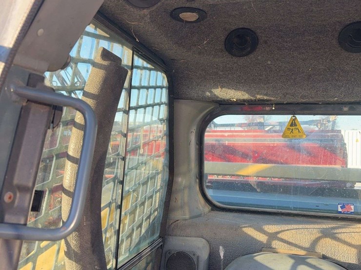 2015-gehl-v270-image-19