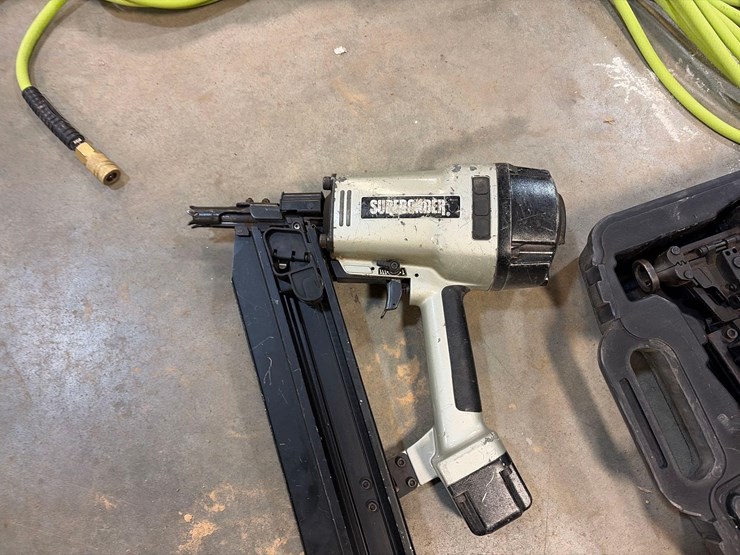 nail-guns-and-air-hose-image-4