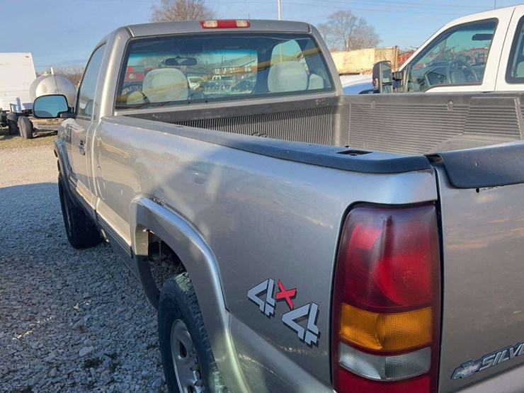 2000-chevrolet-2500-image-8