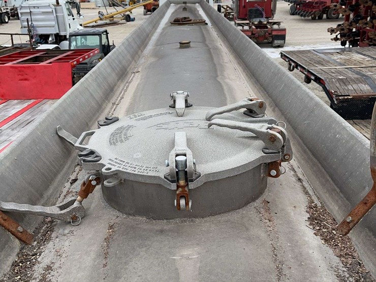 1980-fruehauf-tanker-image-8