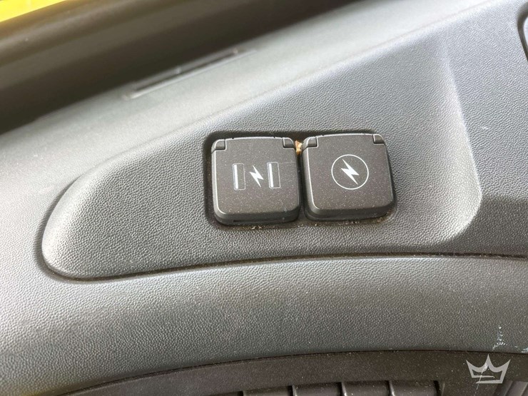 2018-volvo-vnl-760-t/a-sleeper-cab-truck-tractor-image-46