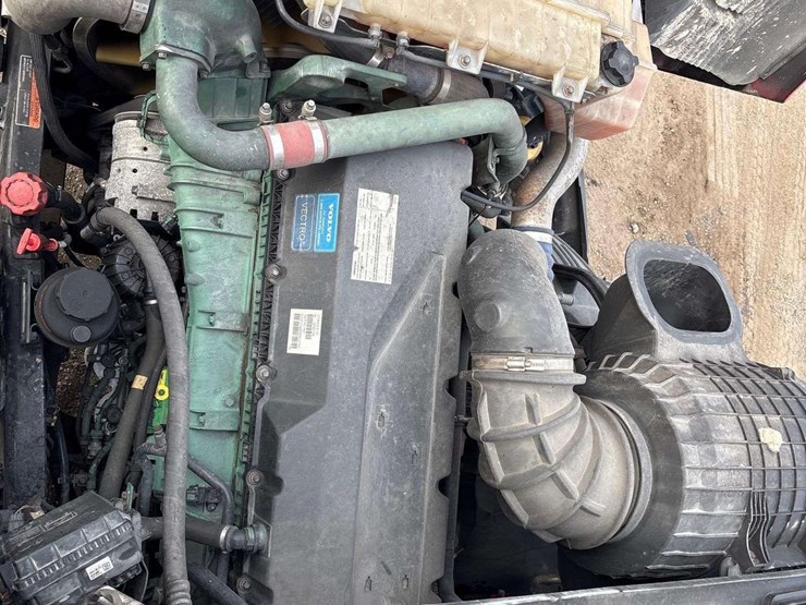 2017-volvo-vnl-760-t/a-sleeper-cab-truck-tractor-image-13