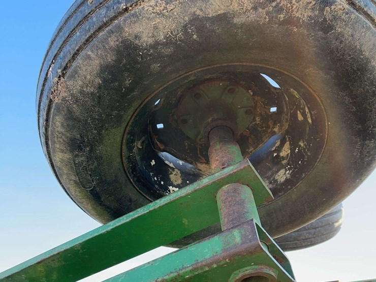 john-deere-230-image-12