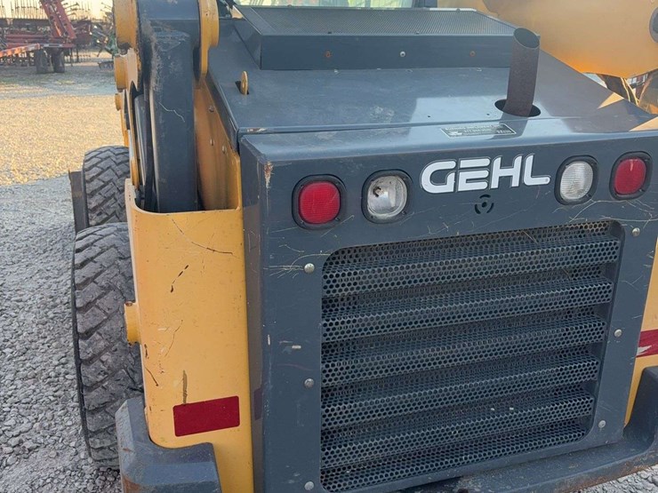 2015-gehl-v270-image-10