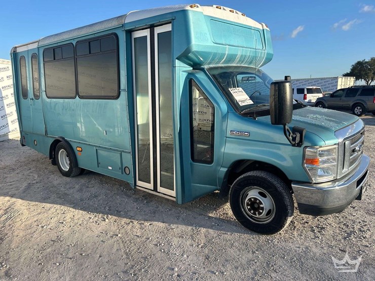 2019-ford-e450-image-2