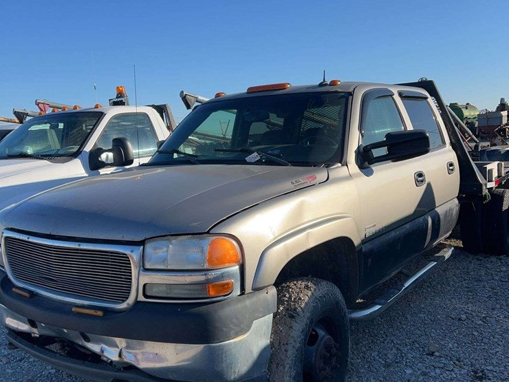 2002-gmc-3500-image-1