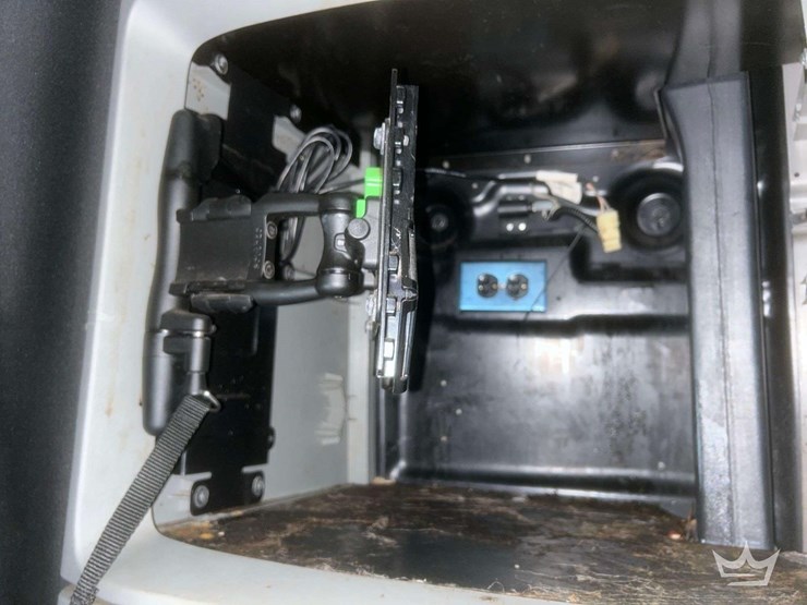 2018-volvo-vnl-760-t/a-sleeper-cab-truck-tractor-image-47