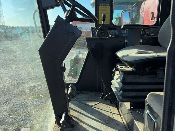 international-1660-combine-image-25