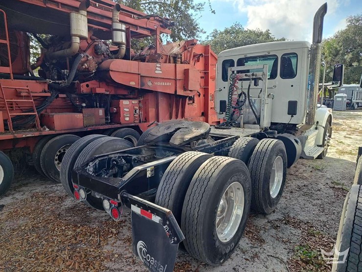 2022-peterbilt-567-image-3