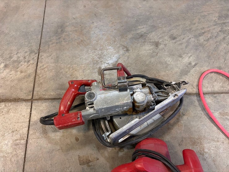 assortment-of-skilsaws-image-4