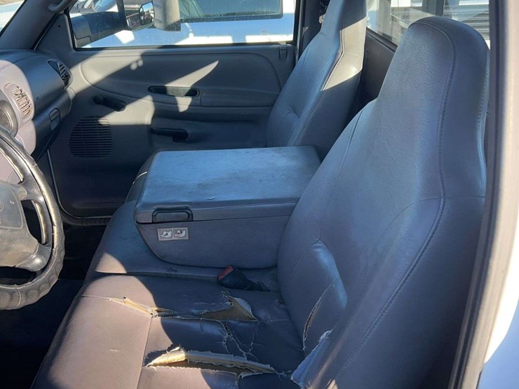 2001-dodge-3500-image-18