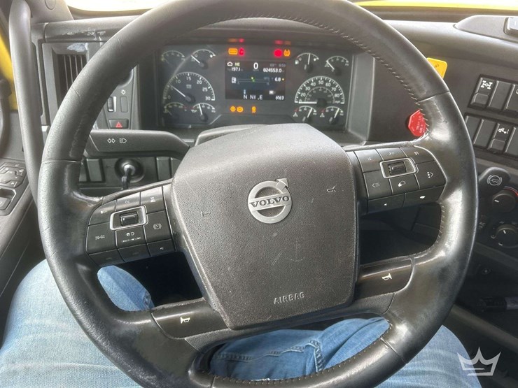 2018-volvo-vnl-760-t/a-sleeper-cab-truck-tractor-image-36