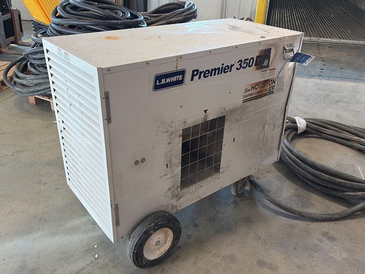 l.b.-white-premier-350-df-portable-heater-image-2