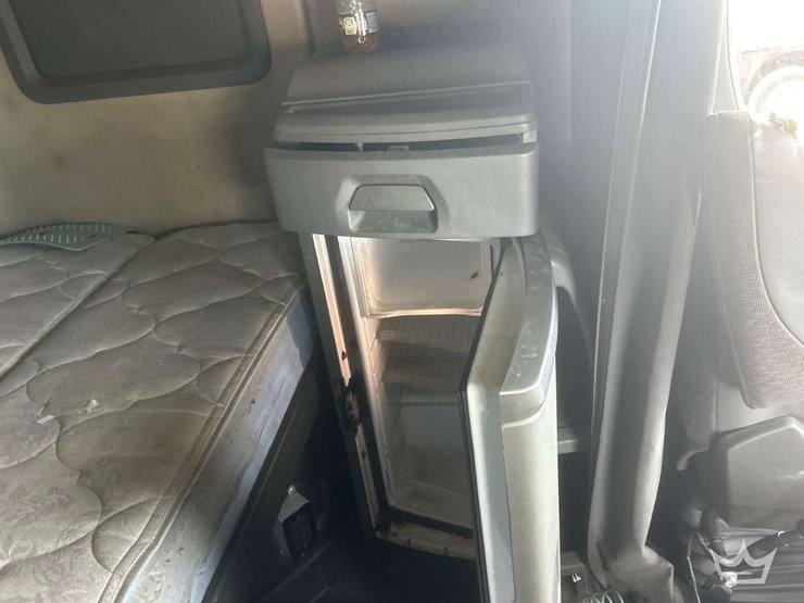 2018-volvo-vnl-760-t/a-sleeper-cab-truck-tractor-image-34