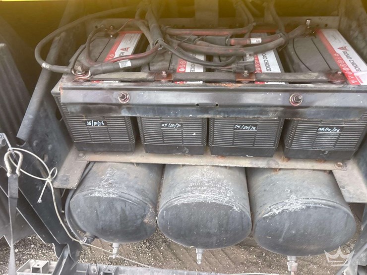 2018-volvo-vnl-760-t/a-sleeper-cab-truck-tractor-image-16