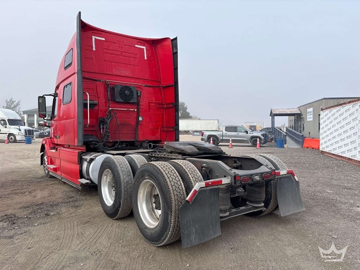 2017-volvo-vnl-760-t/a-sleeper-cab-truck-tractor-image-4