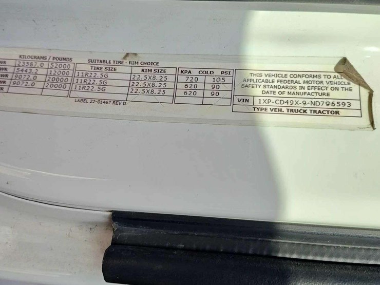 2022-peterbilt-567-image-5