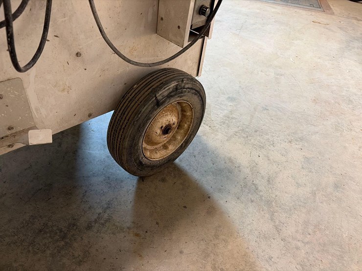 l.b.-white-premier-350-df-portable-heater-image-8