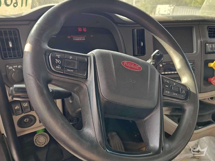 2022-peterbilt-567-image-29