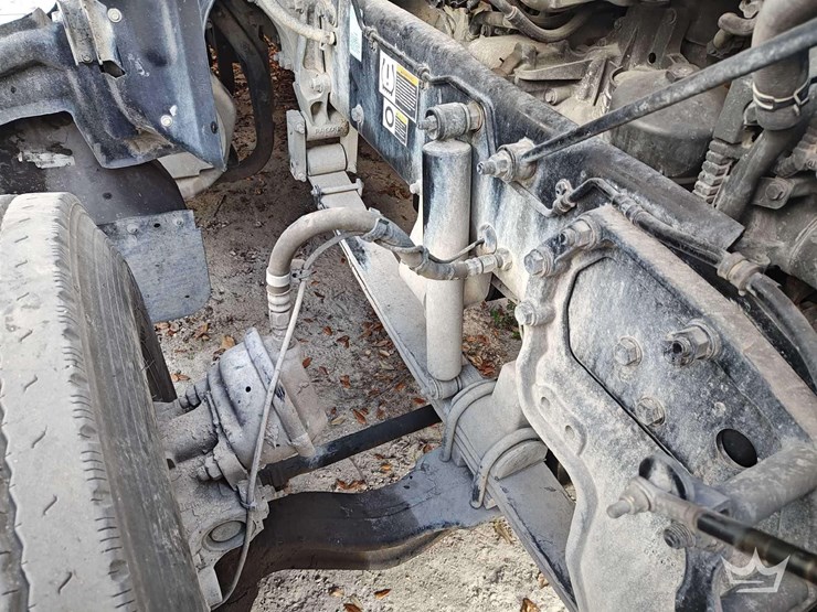 2022-peterbilt-567-image-12