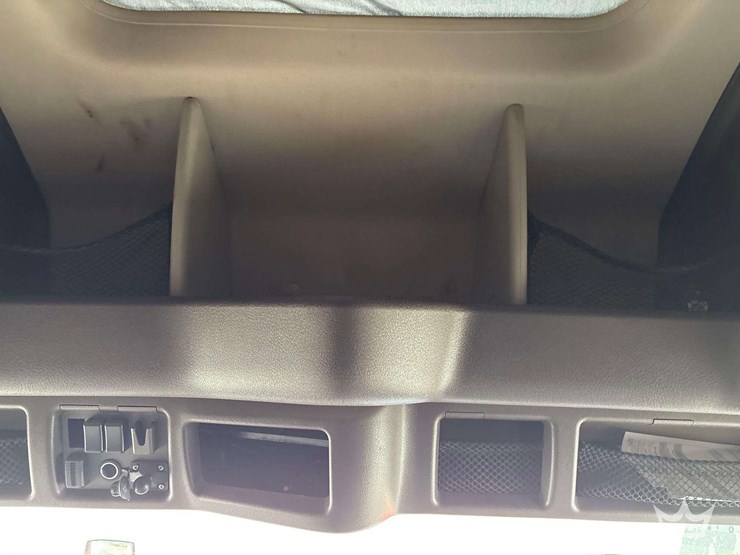 2017-volvo-vnl-760-t/a-sleeper-cab-truck-tractor-image-35