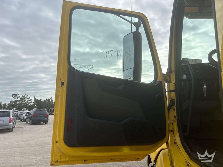 2018-volvo-vnl-760-t/a-sleeper-cab-truck-tractor-image-14