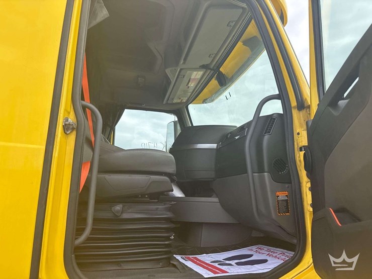 2018-volvo-vnl-760-t/a-sleeper-cab-truck-tractor-image-34