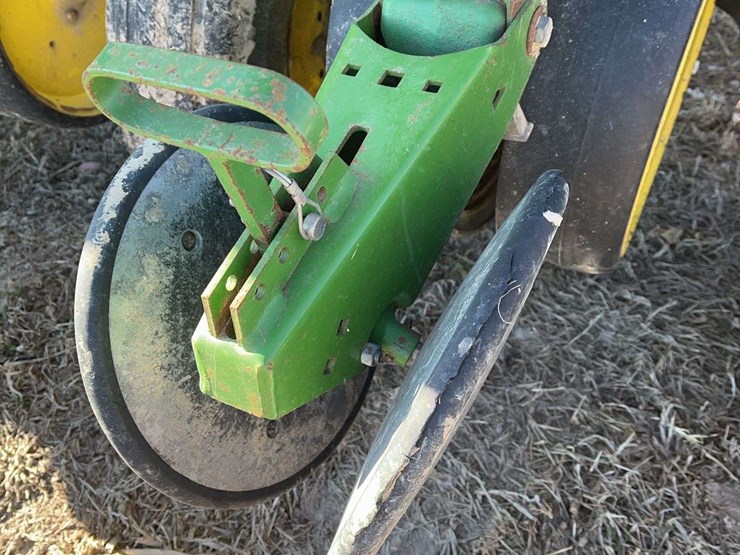 2024-john-deere-7000-image-12