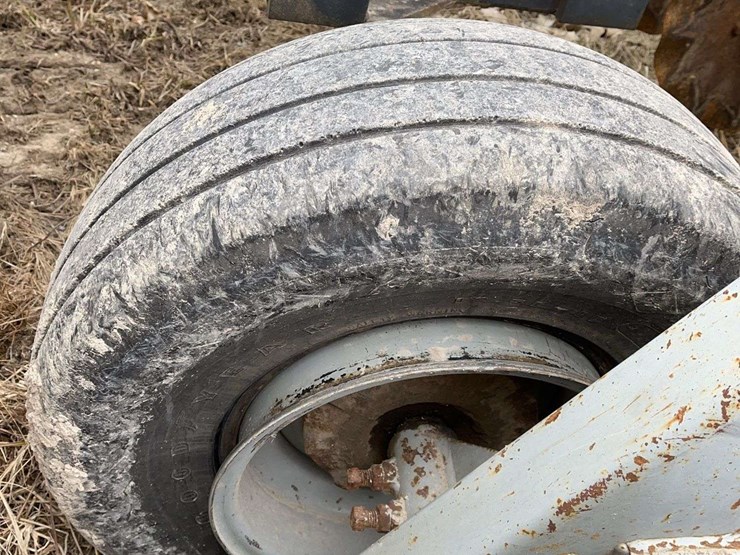 crust-buster-15ft-drill,-field-ready,-used-for-planting-wheat-in-waterways,-used-fall-of-2025-image-11