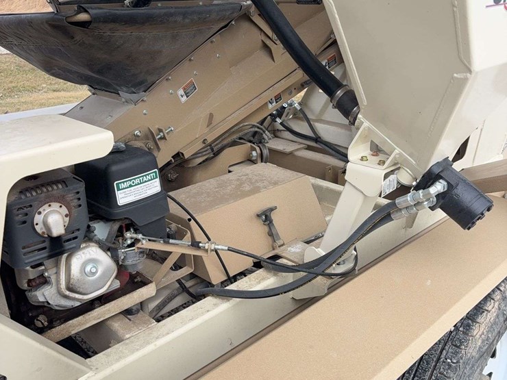 2018-unverferth-2755-seed-tender,-tandem-axle,-roll-tarp,-talc-inductor,-corded-remote,-good-shape,-honda-engine,-just-upgraded-to-a-triple-axel,-field-ready-image-10