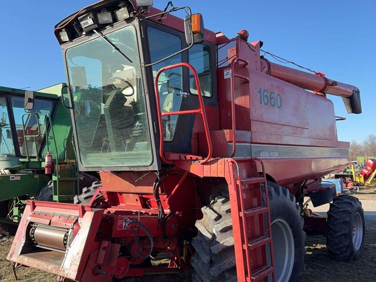 international-1660-combine-image-1