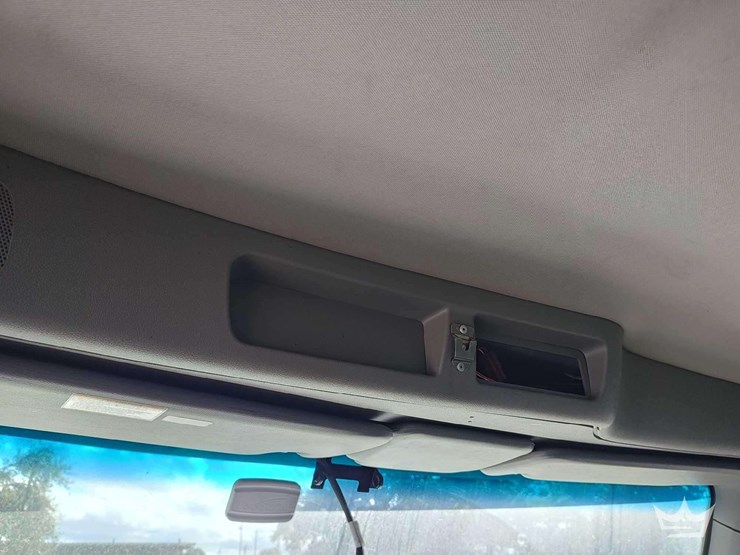 2022-peterbilt-567-t/a-wet-kit-day-cab-truck-tractor-image-28